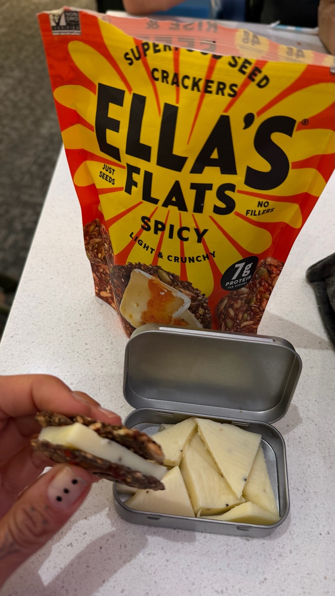 A perfect snack box—easy to carry in your bag. 🤍

I fill it with cheese, dates, dried fruits, and nuts.

Simple, nourishing, and keeps my energy stable throughout the day.