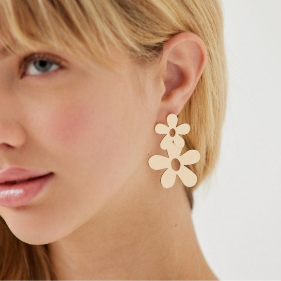 NEW! MADEWELL Metal Flower Power Statement Pierced Earrings in Vintage Gold | Poshmark