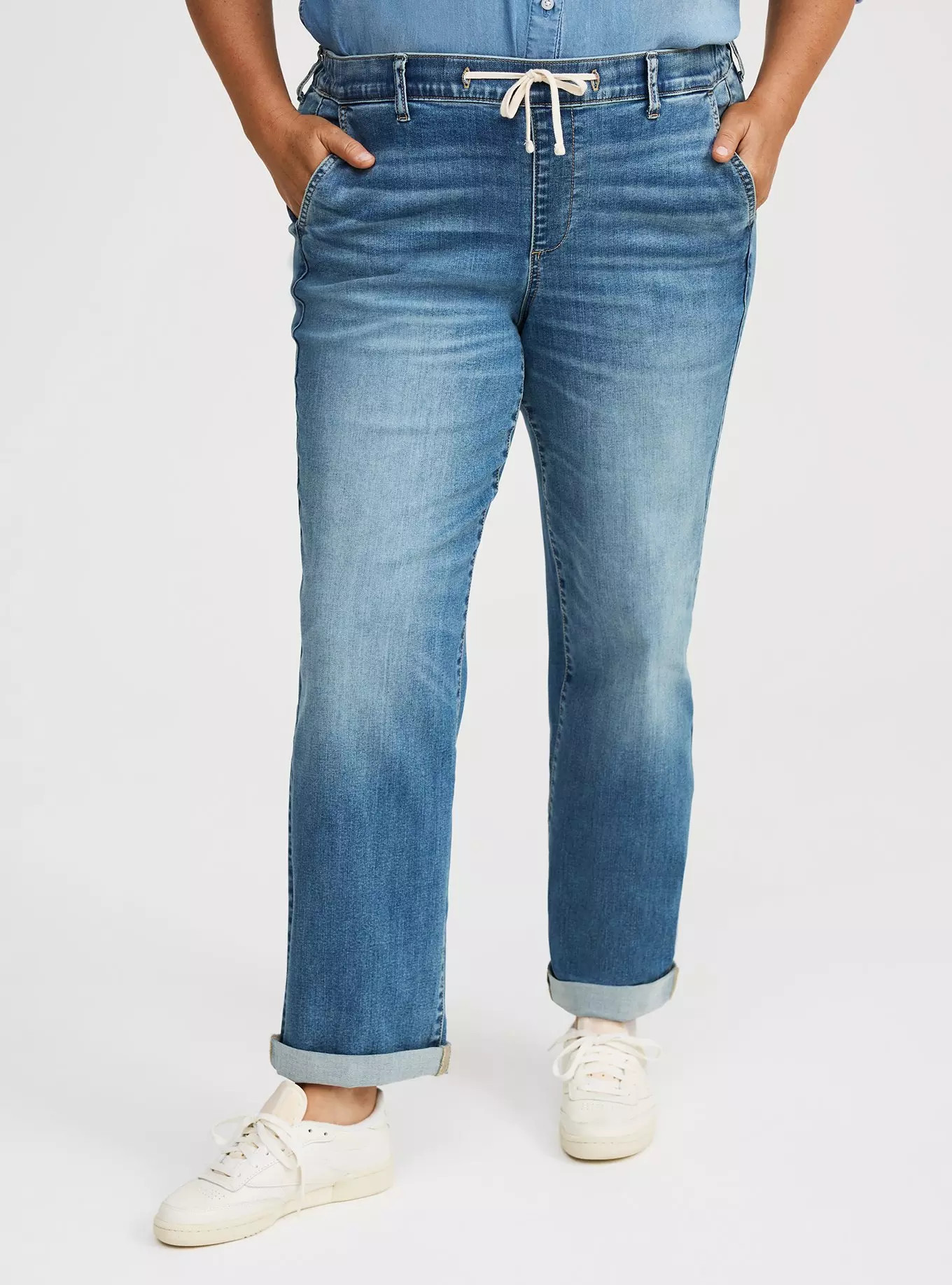 Weekend Boyfriend Mid-Rise Straight Jean | Torrid (US & Canada)