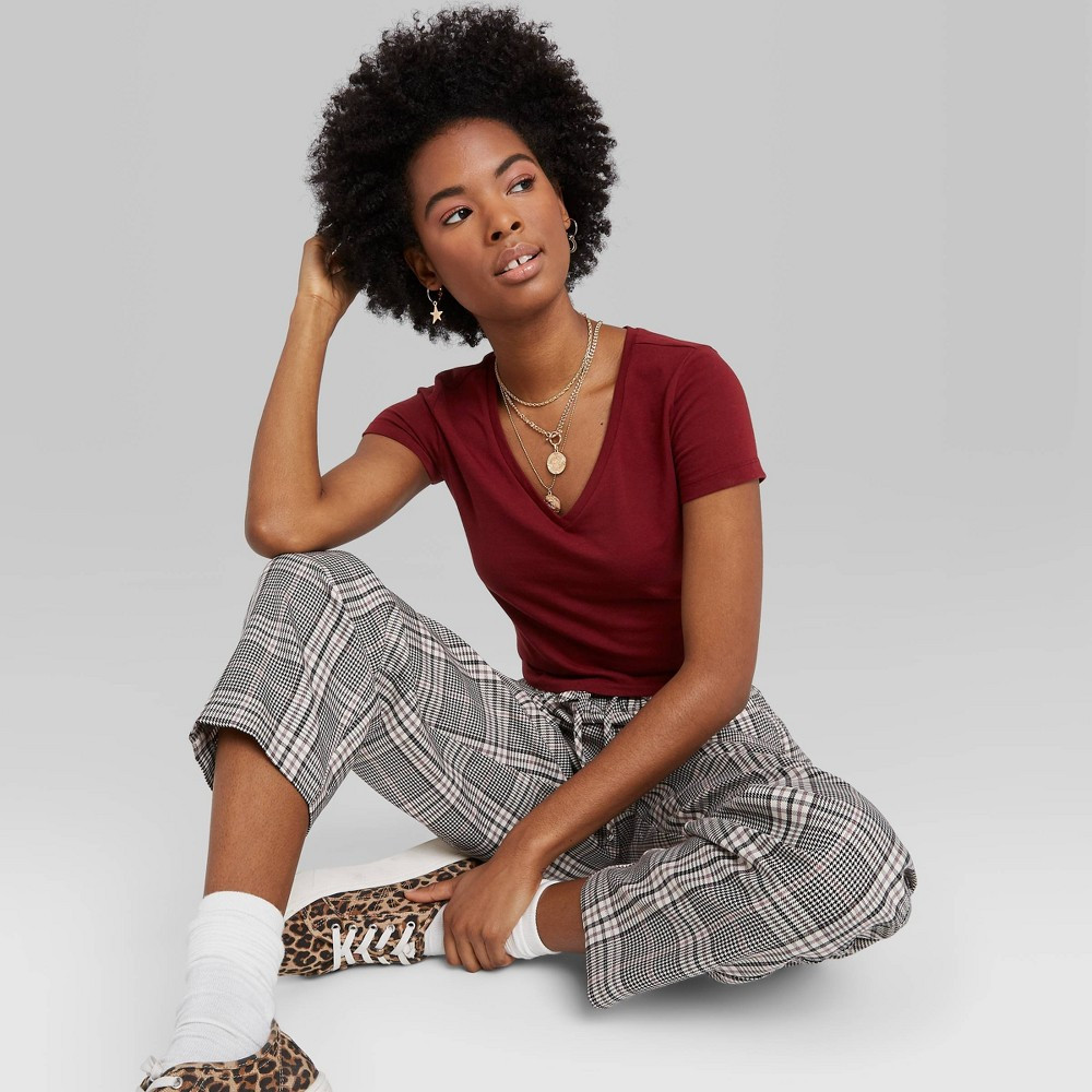Woen' hort leeve V-Neck Cropped T-hirt - Wild Fable™ Berry aroon | Target