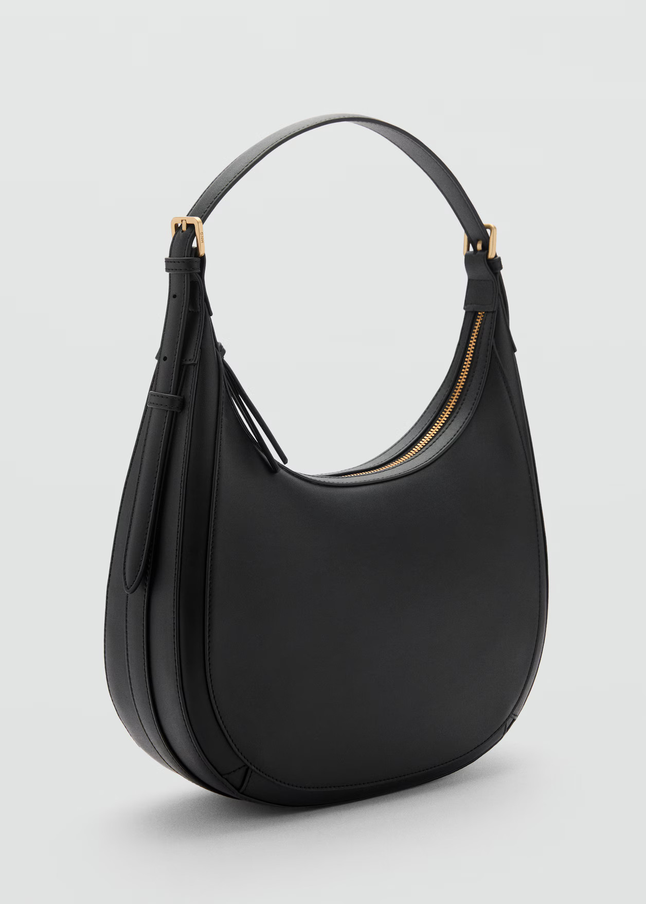 Oval shoulder bag - Women | MANGO USA | Mango (US/MX/AU)
