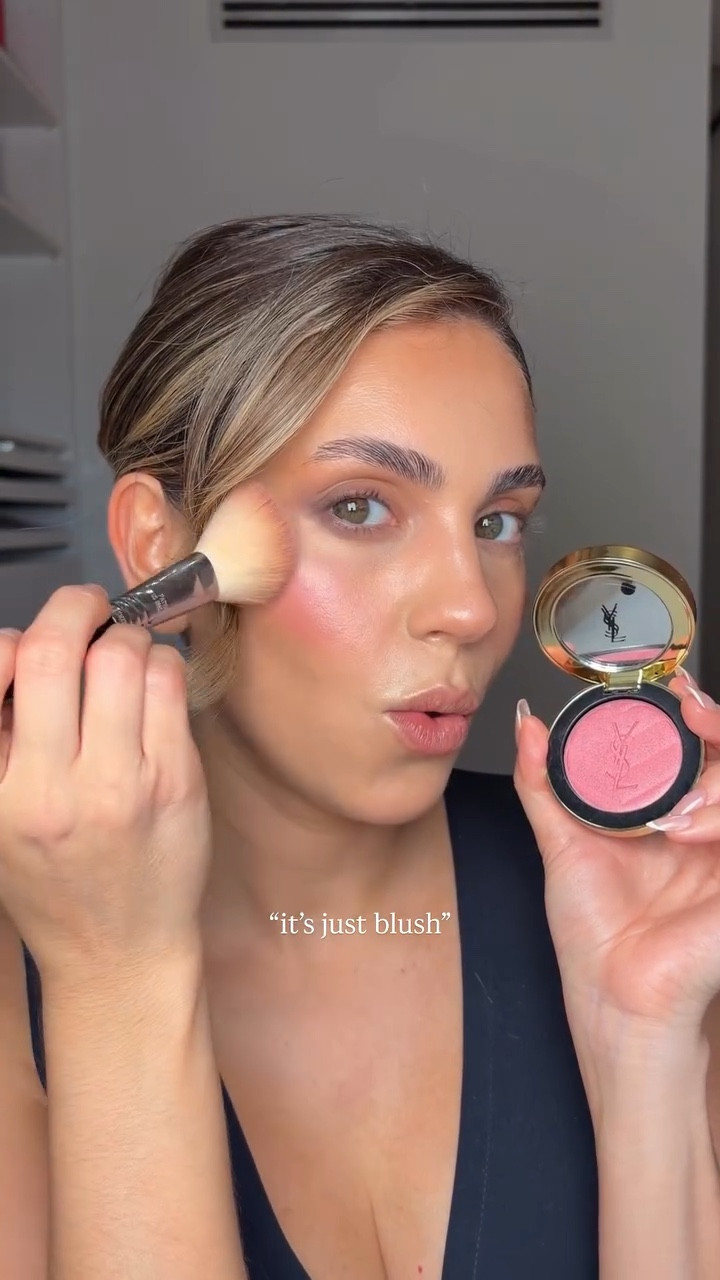 the girlies weren’t lying about this one 🙊 first impressions of the @yslbeauty blush in shade 44 nude lavalliere and lash clash mascara, absolutely unreal 🥰

Using the @sigmabeauty soft angle brush & @maccosmetics lip glass cushion in shade dressed to dazzle 🤤 

#highendmakeup #yslblush #viralmakeup #finishingtouches #firstimpressionsmakeup