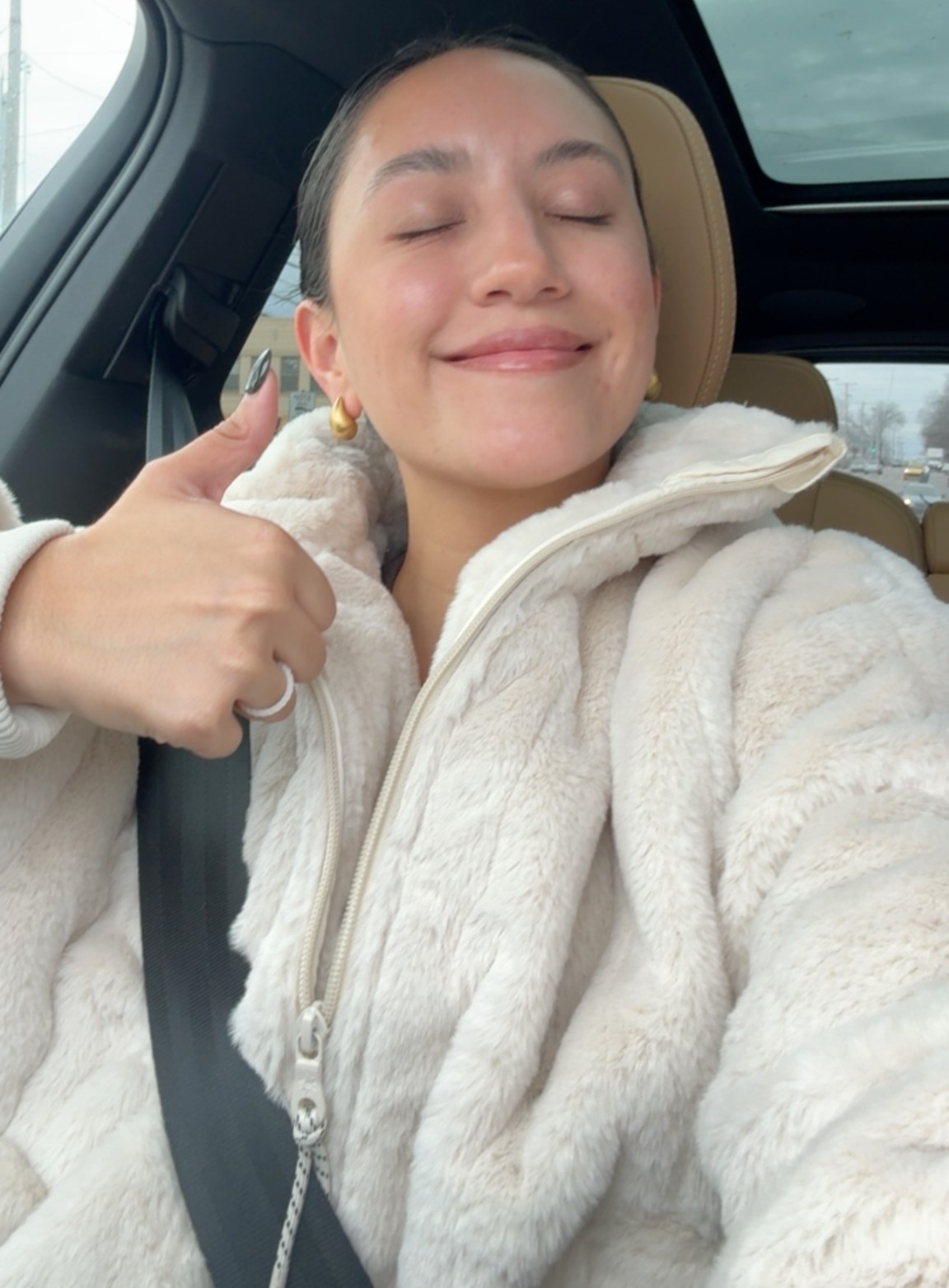 White Sherpa above jacket I wore today. Not too heavy so it’s great for early winter time or if you love somewhere a little warmer. In a size small.

#LTKFindsUnder50 #LTKSeasonal #LTKHoliday