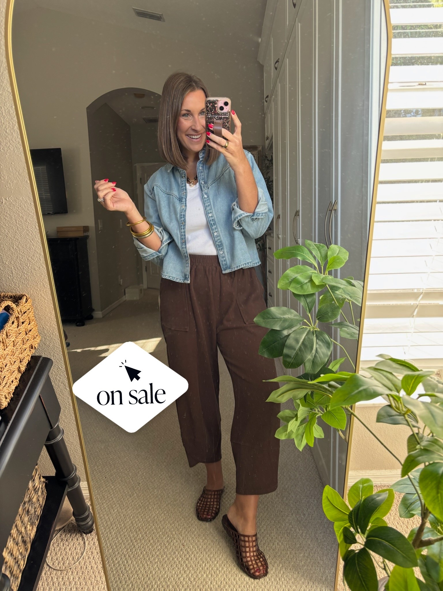 Perfect outfit for transitioning into fall + my pants are on sale!!!🤎😍