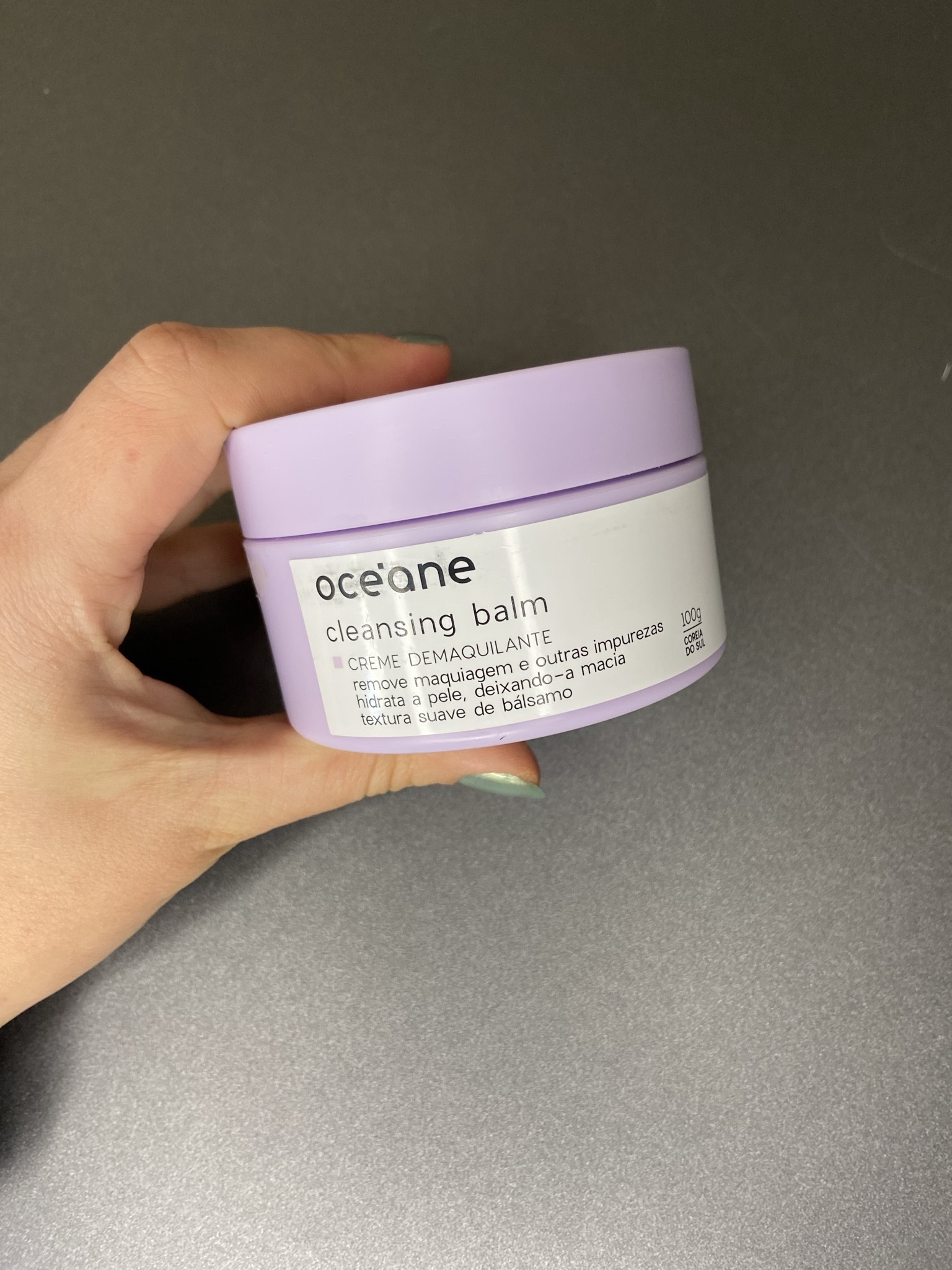bora tirar essa maquiagem??!
eu me maquiar, mas é MUITO importante remover todo e qualquer resíduo de maquigem à noite! desde que eu comecei a usar esse cleansing balm da océane eu não larguei mais!!! ele não fica com aquele aspecto super oleoso, como os cleansing oils, e retira toda maquiagem MESMO (não fica nem com aquele resquício de rímel abaixo do olho!!!), além de deixar a pele muito gostosa!
depois, eu gosto de usar um sabonete específico para o rosto e passar um hidratante antes de dormir! para isso,  indico os produtos da CeraVe! tu pode também aplicar um sérum do teu gosto por último!
um beijo 💖
#TeoriaNaPraticaLTK

#LTKbeauty #LTKbrasil