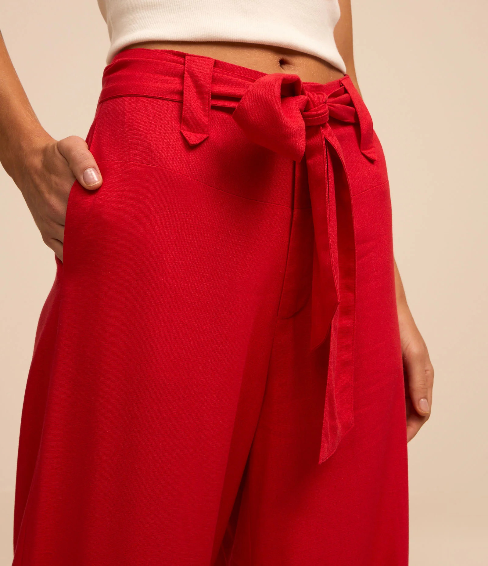Calça Pantalona em Viscose e Linho com Laço na Cintura e Recortes Vermelho - Lojas Renner | Renner (BR)