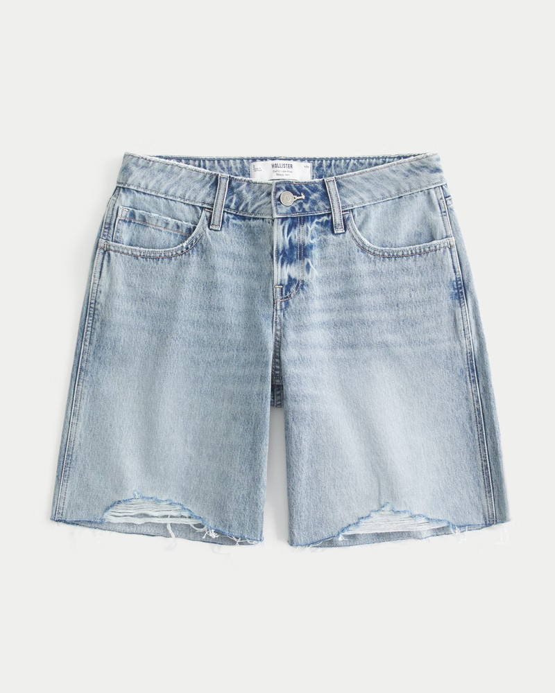 Women's Curvy Low-Rise Light Wash Distressed Baggy Jort from Hollister | Hollister (US)