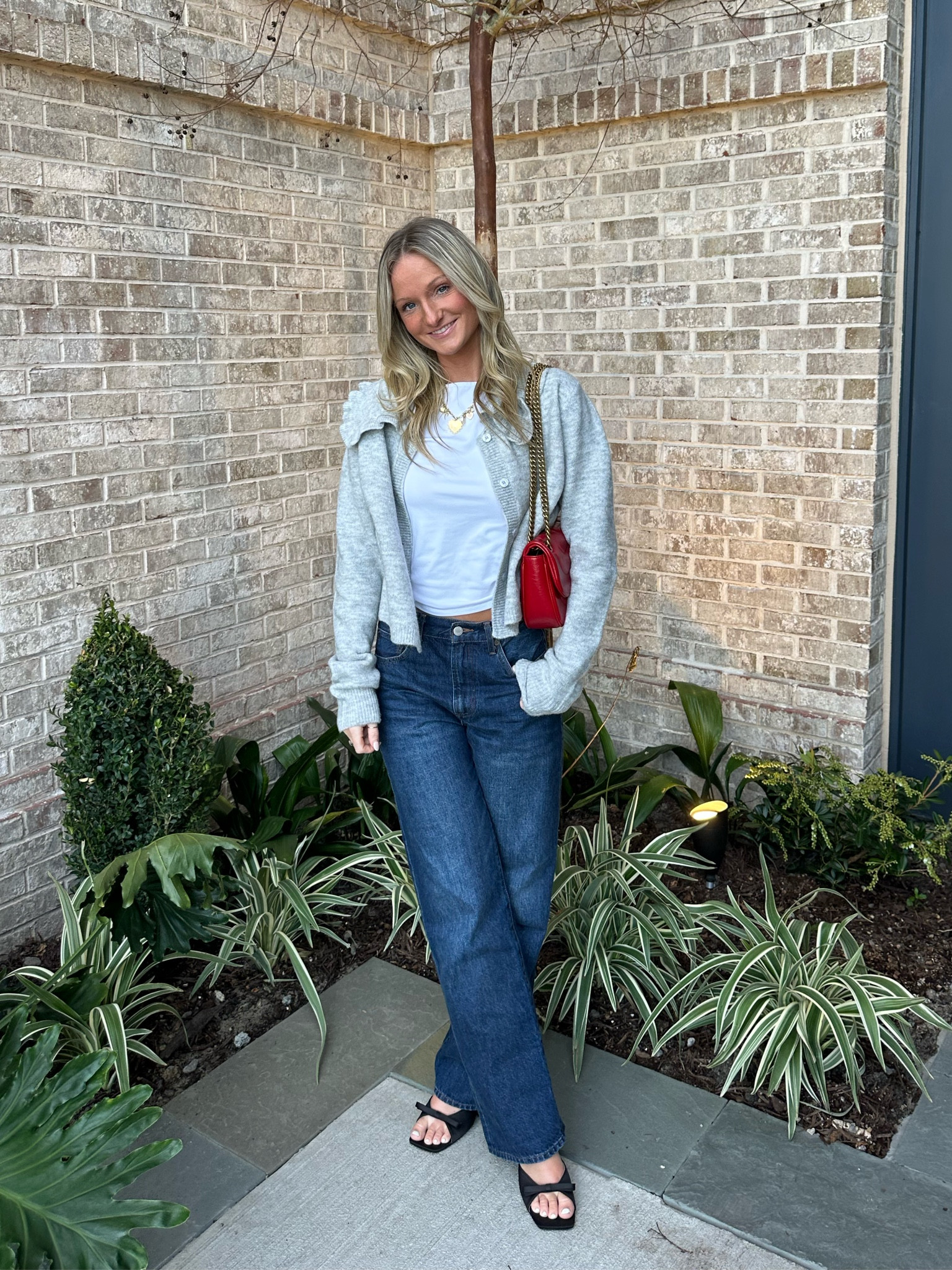 Valentine’s Day outfit in Charleston, SC

#ootn #valentinesday #redpurse 