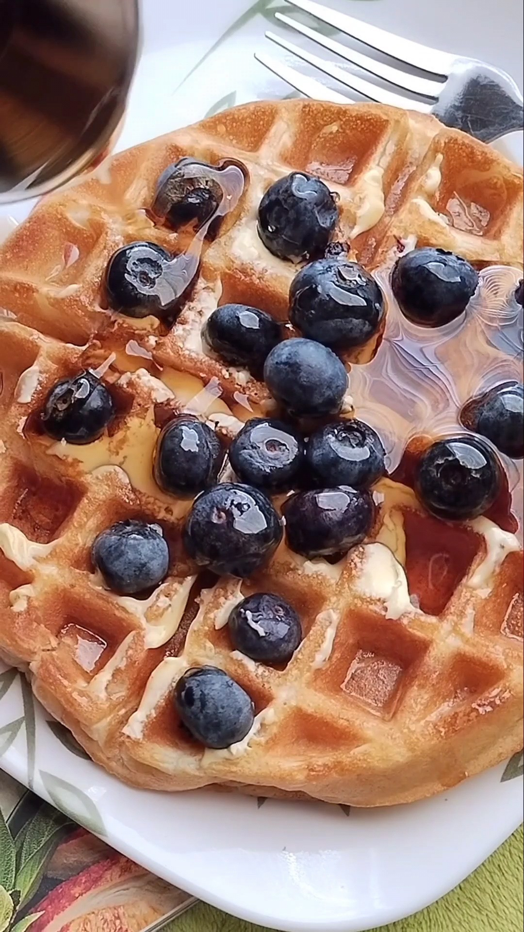 This waffle maker is so easy to use and clean.👌🏾 The waffles come out thick, soft and perfectly golden brown.🧇 It's so efficient, the waffles cook under 3 minutes, so say hello to a quick breakfast.🤤 Plus, it takes up very minimal storage space!

