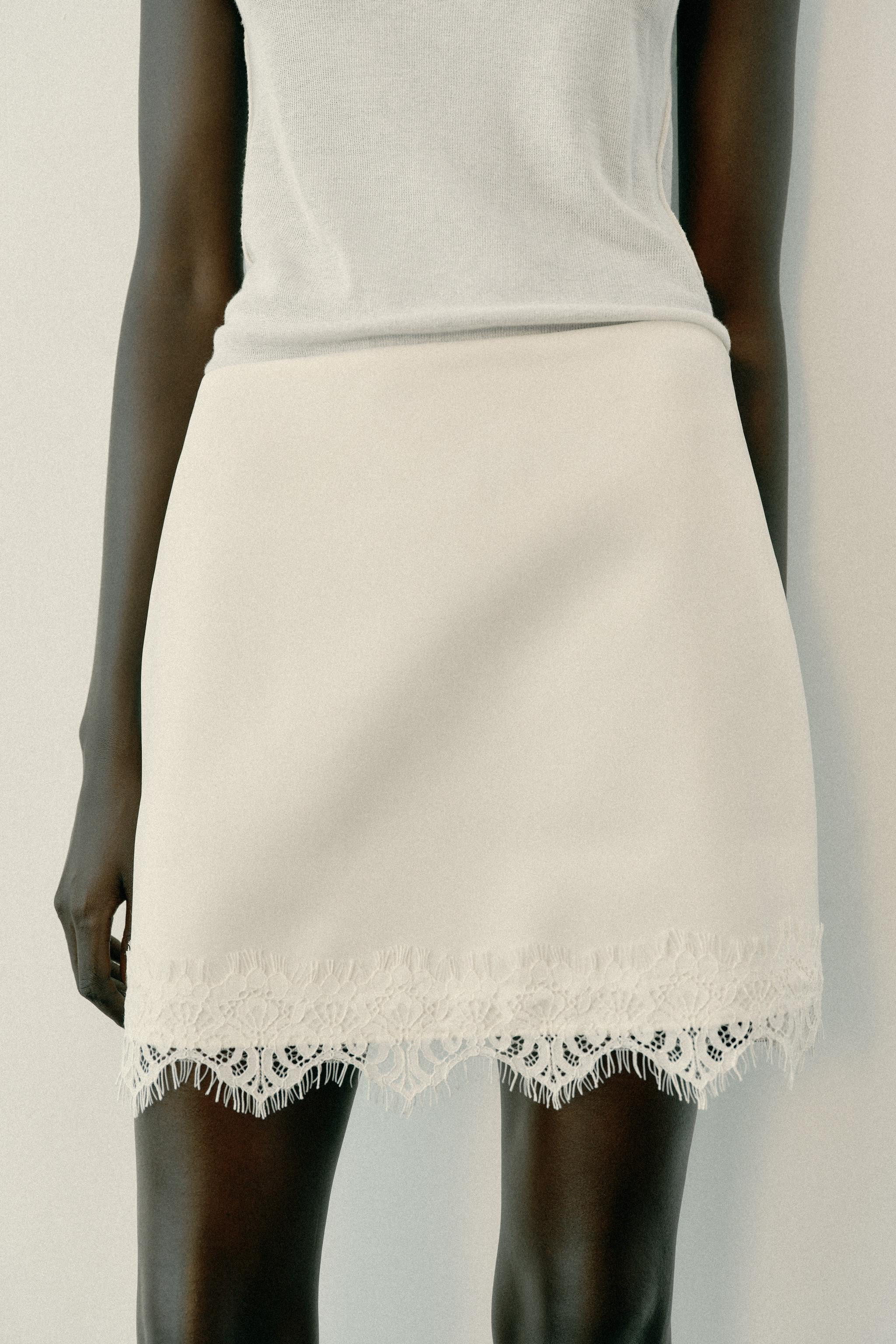 Skort in a satin fabric with a lace hem. Featuring an inner lining and invisible side zip fasteni... | Zara UK