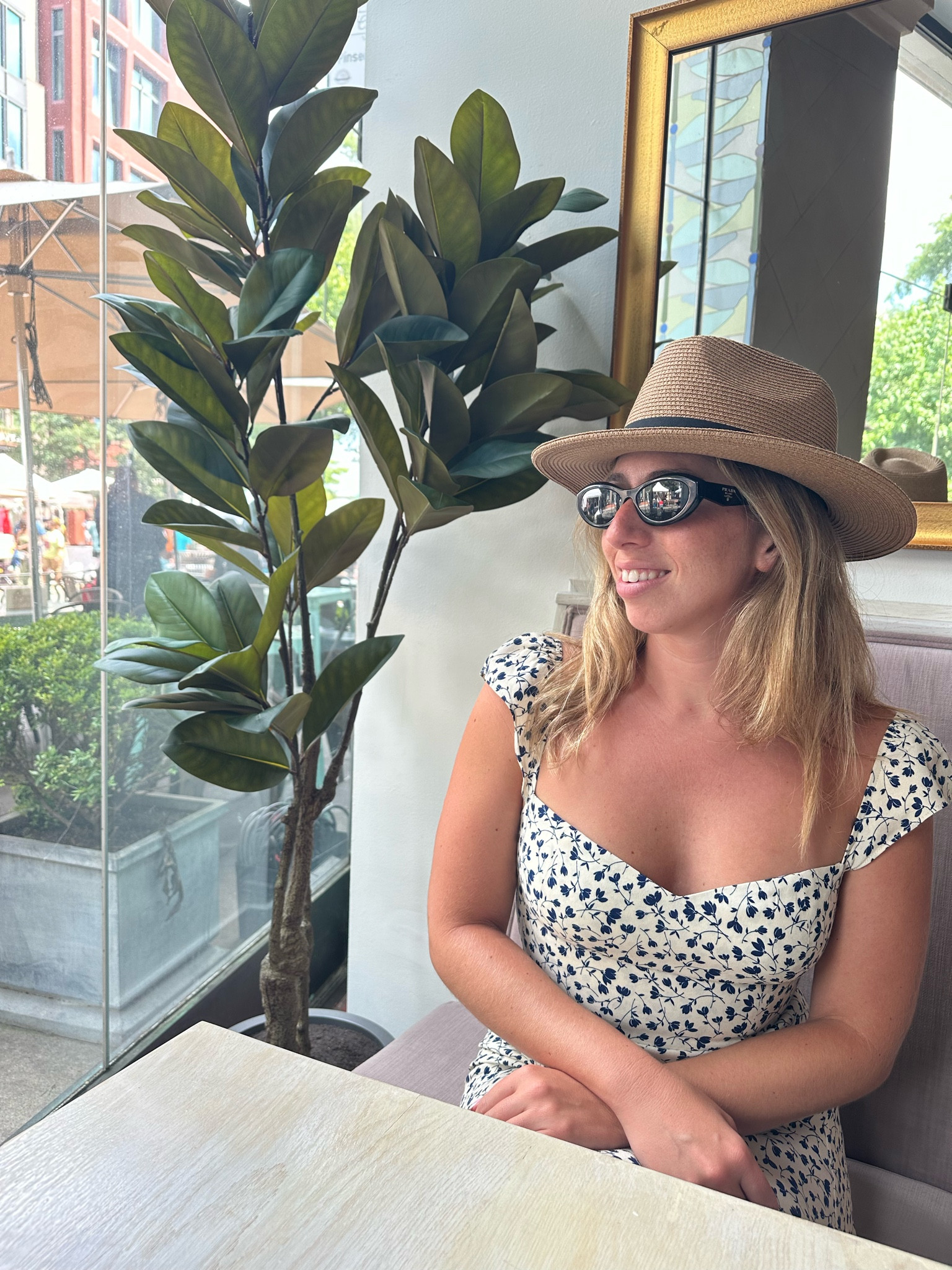 My favorite summer brunch dress! Guaranteed to feel like the most romantic girl in the room in this one. 🤍