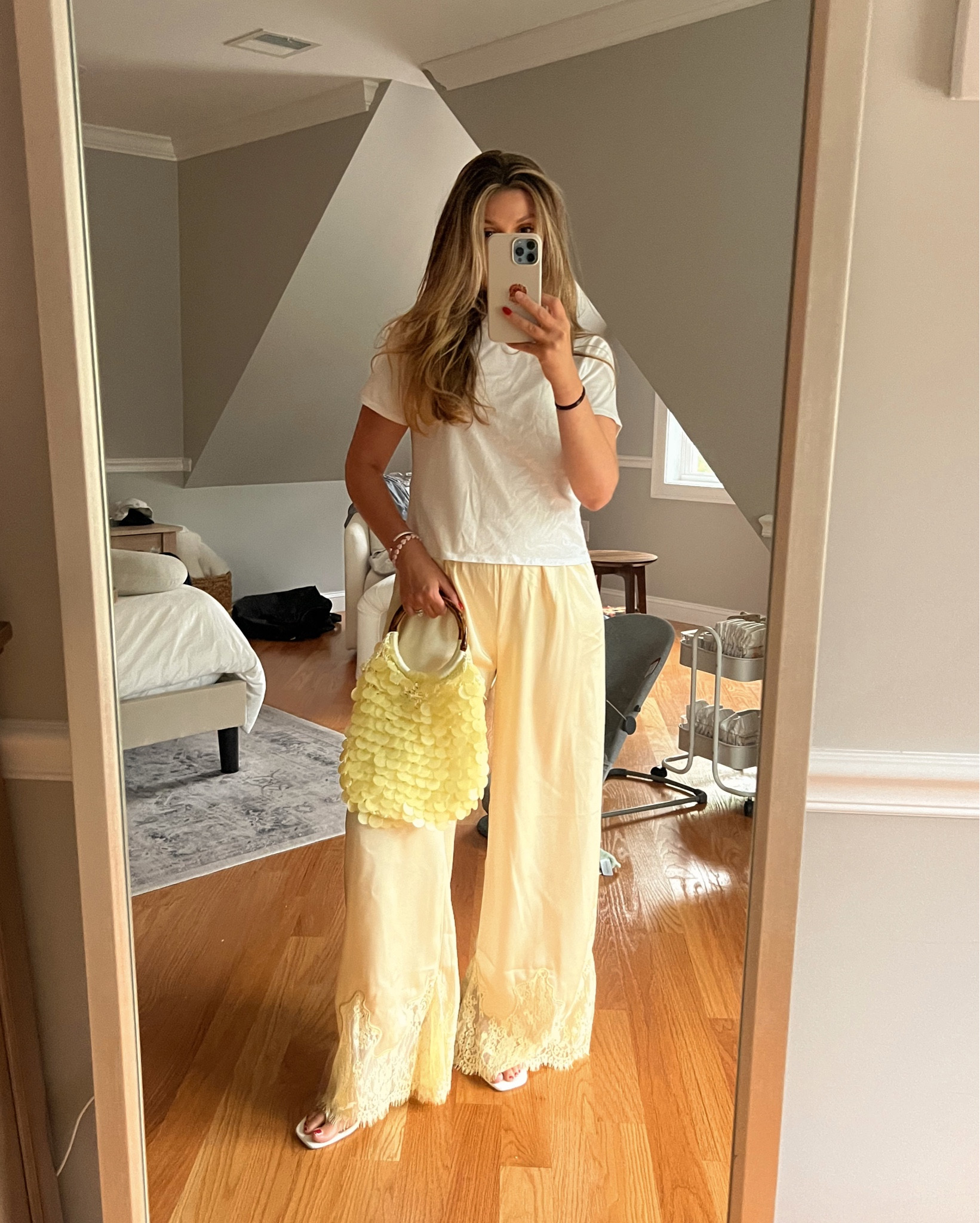 Summer date night 💛
satin pants
yellow accent bag 

#LTKootd