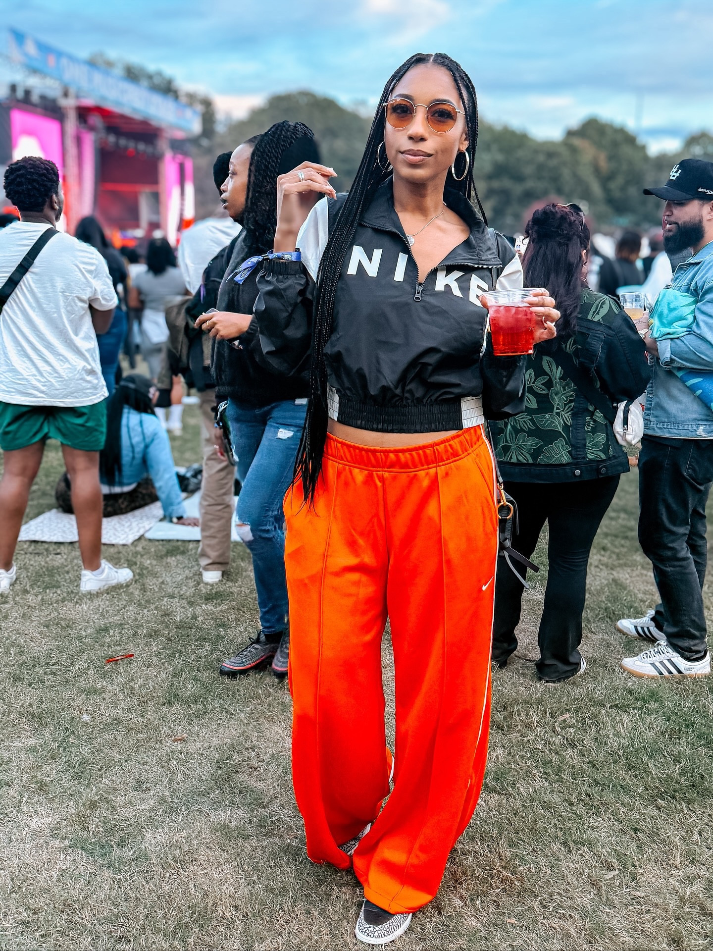 How does it feel to be you? 🧡 @onemusicfest 

Outfit linked on my #LTK 

#beingjustmelody #onemusicfest #omf2025