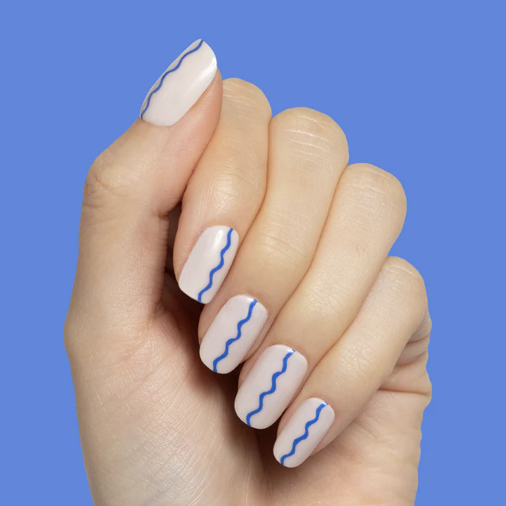 Simple Squiggle | Short | Squoval - Tab Press-On | Olive & June