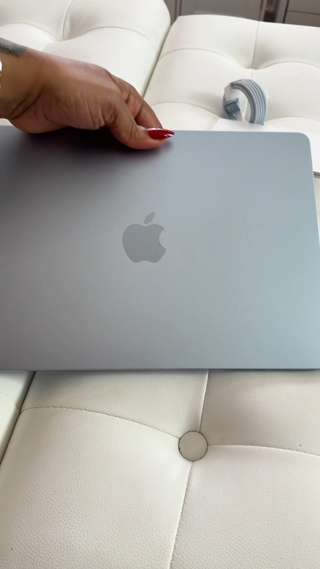 Let’s unbox my new baby @apple #macbookcase #computers #unbox #tech #newnew 

#LTKmorningroutine #LTKSaleAlert #LTKSpringSale