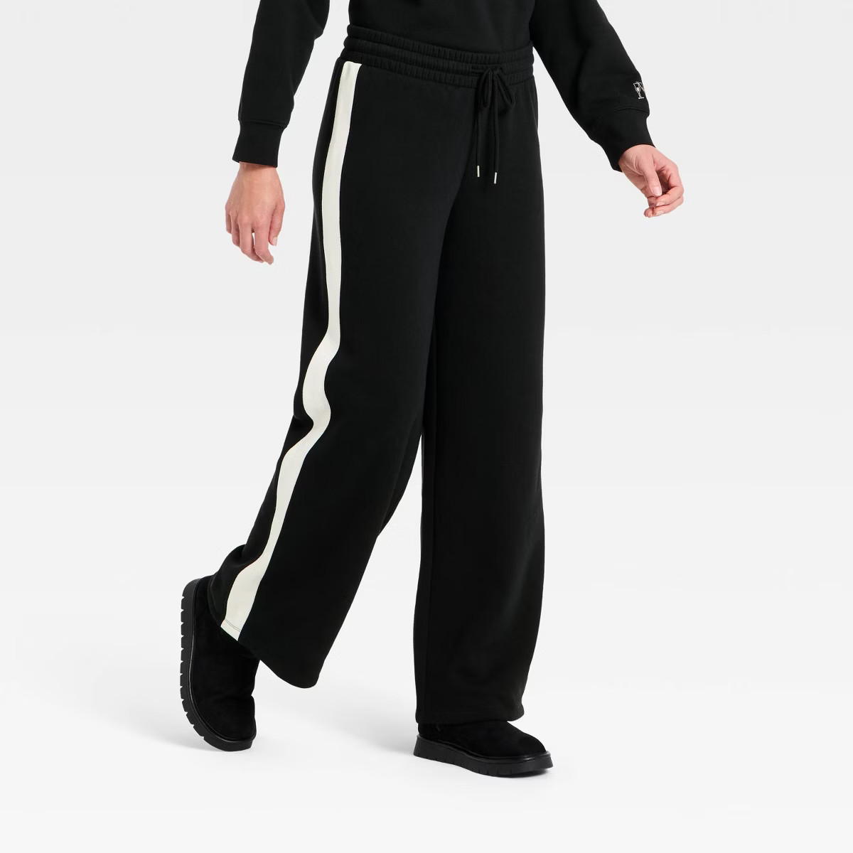 Women's Mid-Rise Straight Leg Pull-On Pants - Universal Thread™ | Target