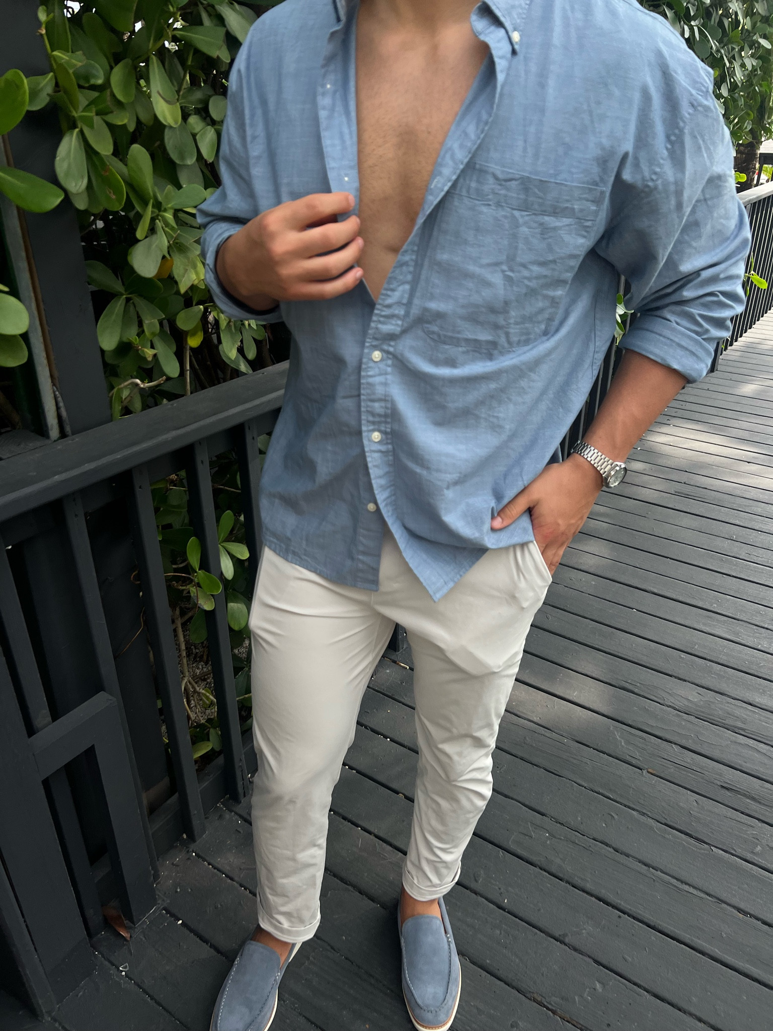 I was asked to link where Mikey’s outfit is from!!!
top- linked
bottoms- linked (mikey is 6’4 and wears the 34’ length, shorter length is available)
shoes- allen edmond 