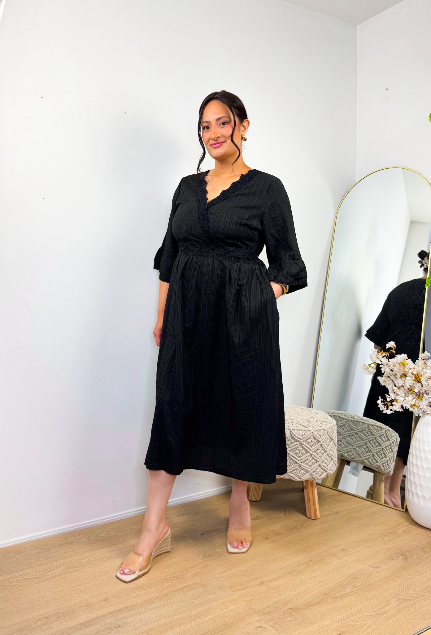 Modest and curvy friendly summer dress from BloomChic on Sale upto 70% off! 

BLOOMCHICKOL for 15% off

#LTKmodest #LTKsummer #LTKdresses