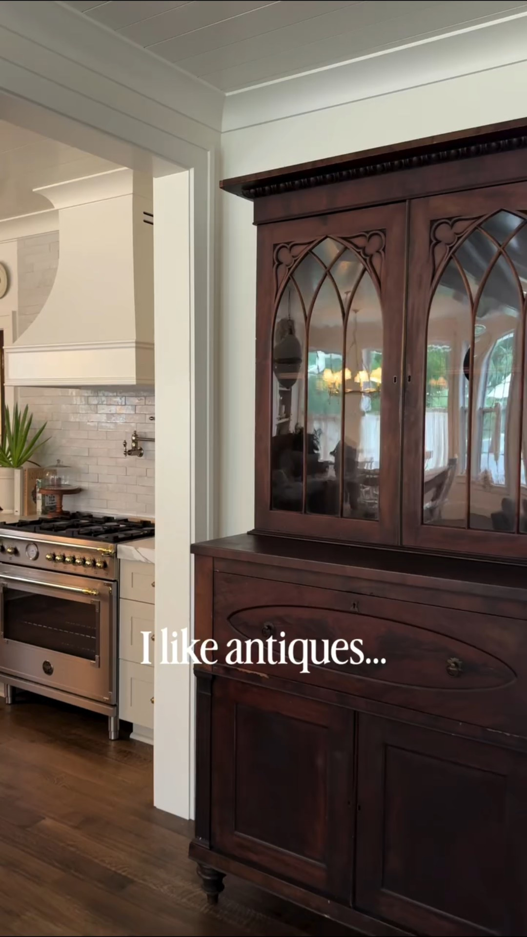 I love beautiful old things - a slowly collected home 🤍.