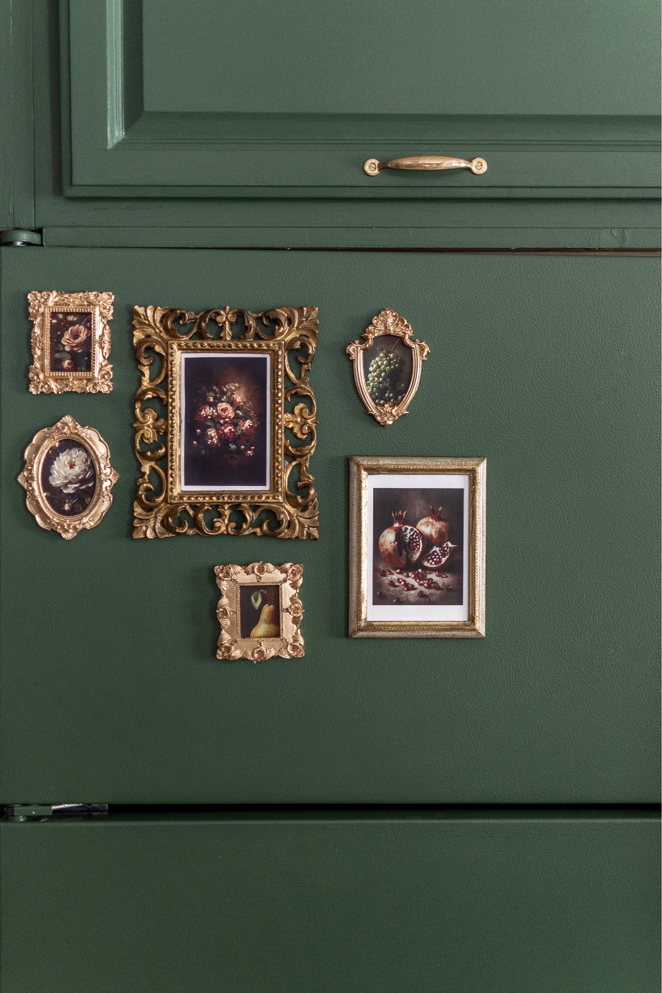 Vintage picture frame magnet set