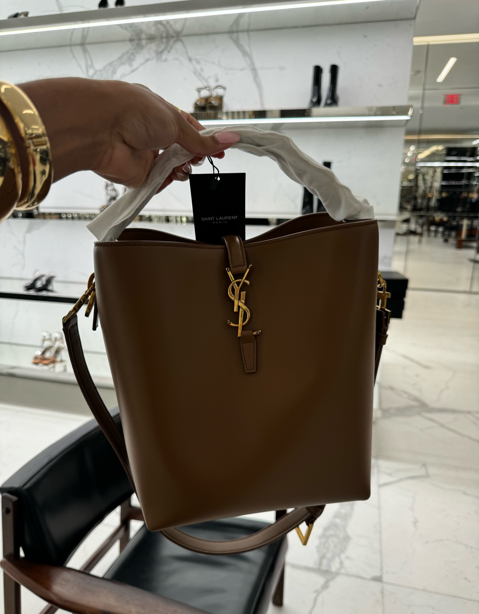 Got to see this in person and it’s the most gorgeous bag!! | New in

Le 37, Saint Laurent 



#LTKTravel #LTKStyleTip #LTKItBag