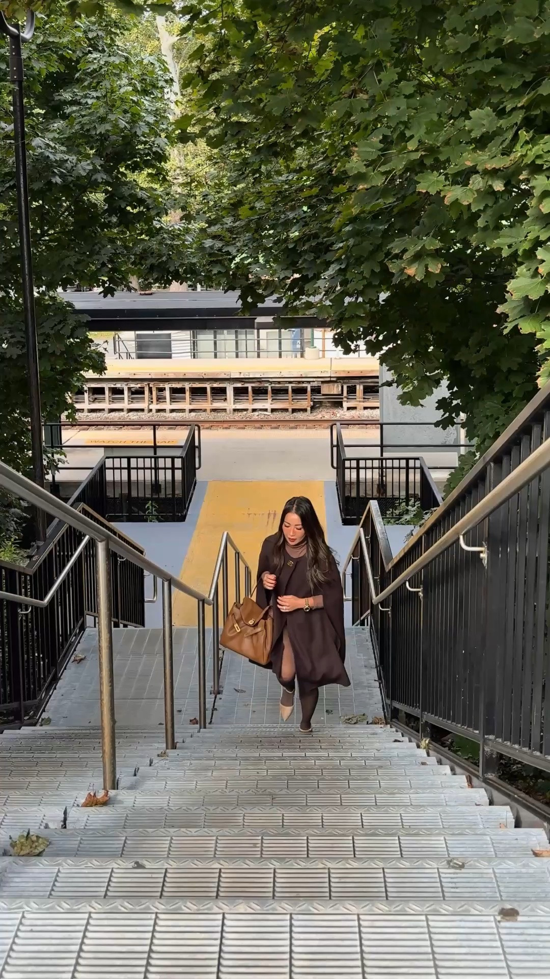 Fall favorites in @michaelkors turn lock cape, Hamilton bag and Amara suede pumps. 

#mkpartner @macys