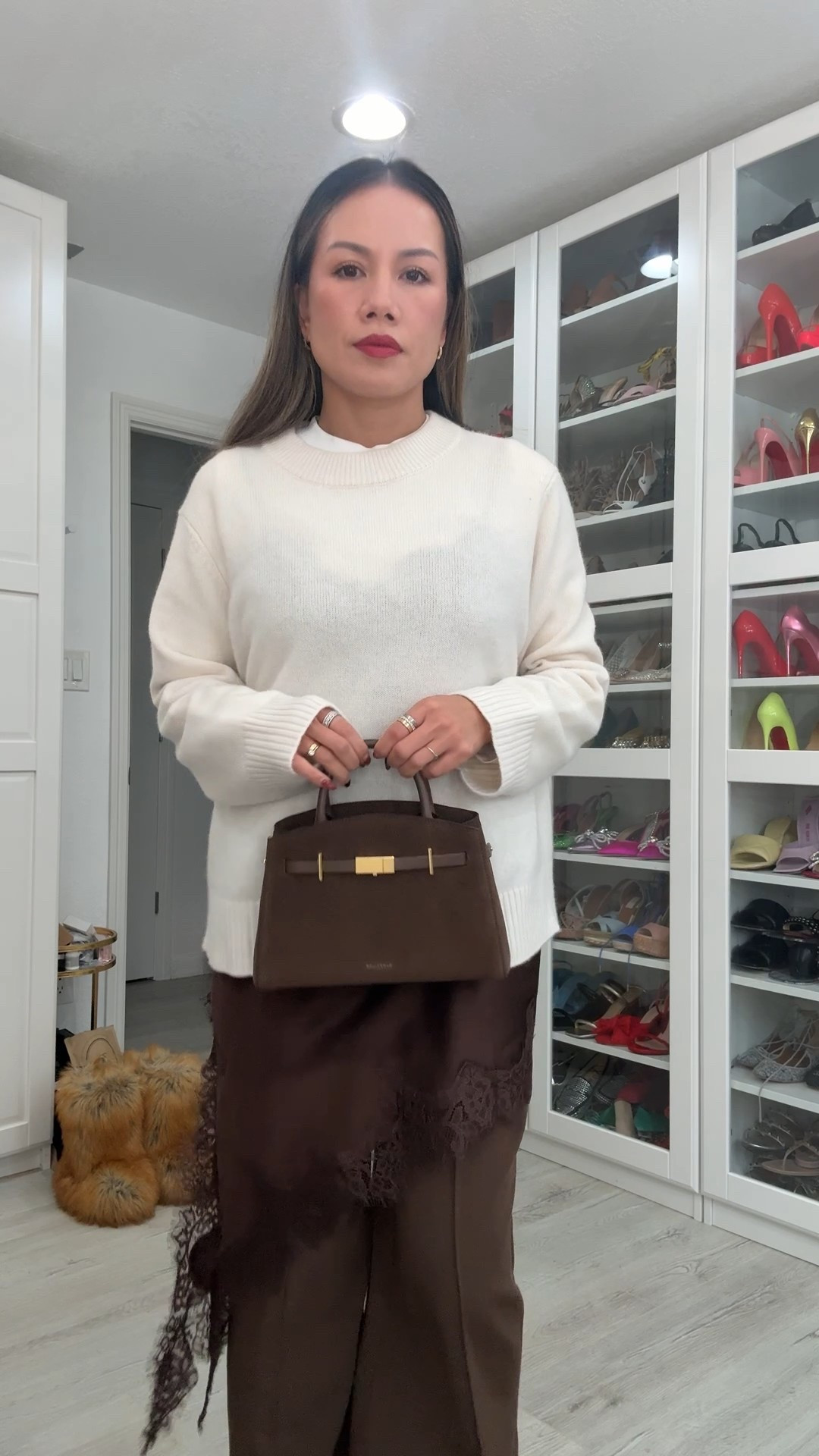 Obsessed with my New Small Hudson bag from Demellier that just came in from my pre-order. It’s definitely a must-have bag. It’s kind of a dupe for the Hermes Birkin but only for $500. 

#LTKootd