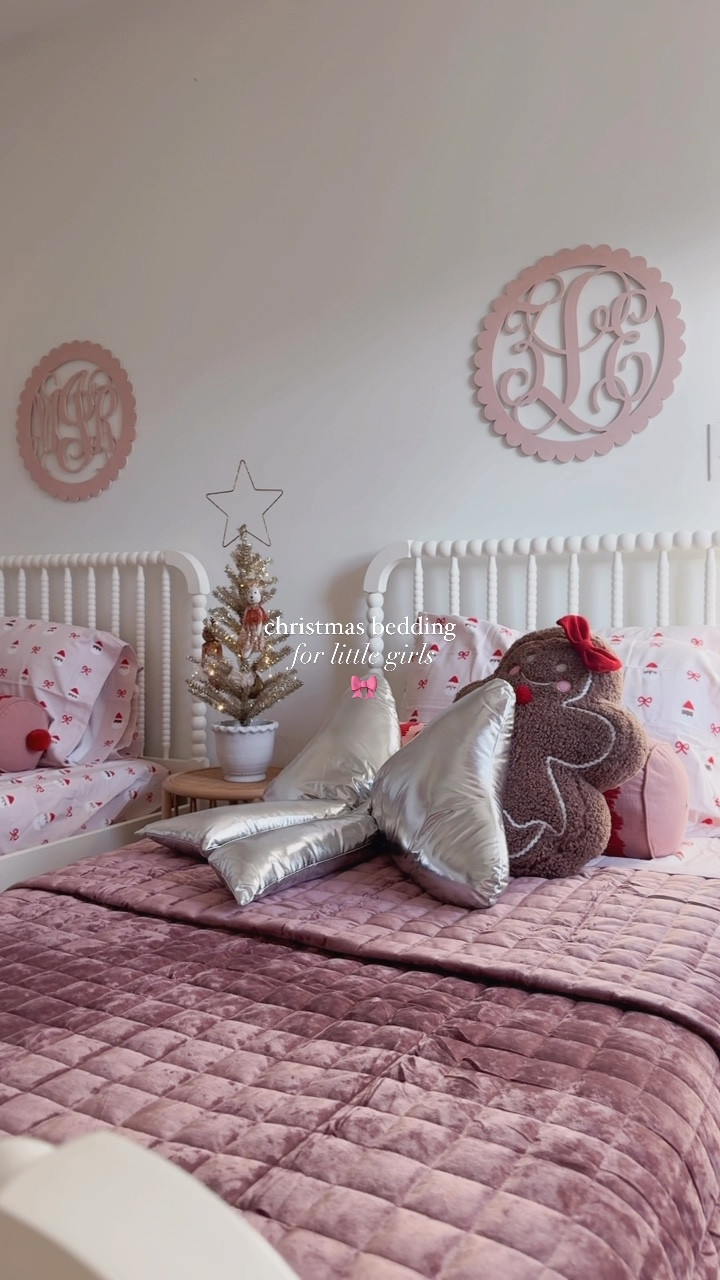 the sweetest little room deserves the sweetest christmas bedding ( @kohls )🎅🏼🎀 | yall I die over this bedding combo! -its SO dang soft too! ✨

save + share with a girl mama 👧🏼
#christmasbedding #christmasdecor #kidsroom #girlsroom #jennylindbed #tistheseason #christmasmagic #christmastree #anthrohome 





#LTKSeasonal #LTKHome #LTKHoliday