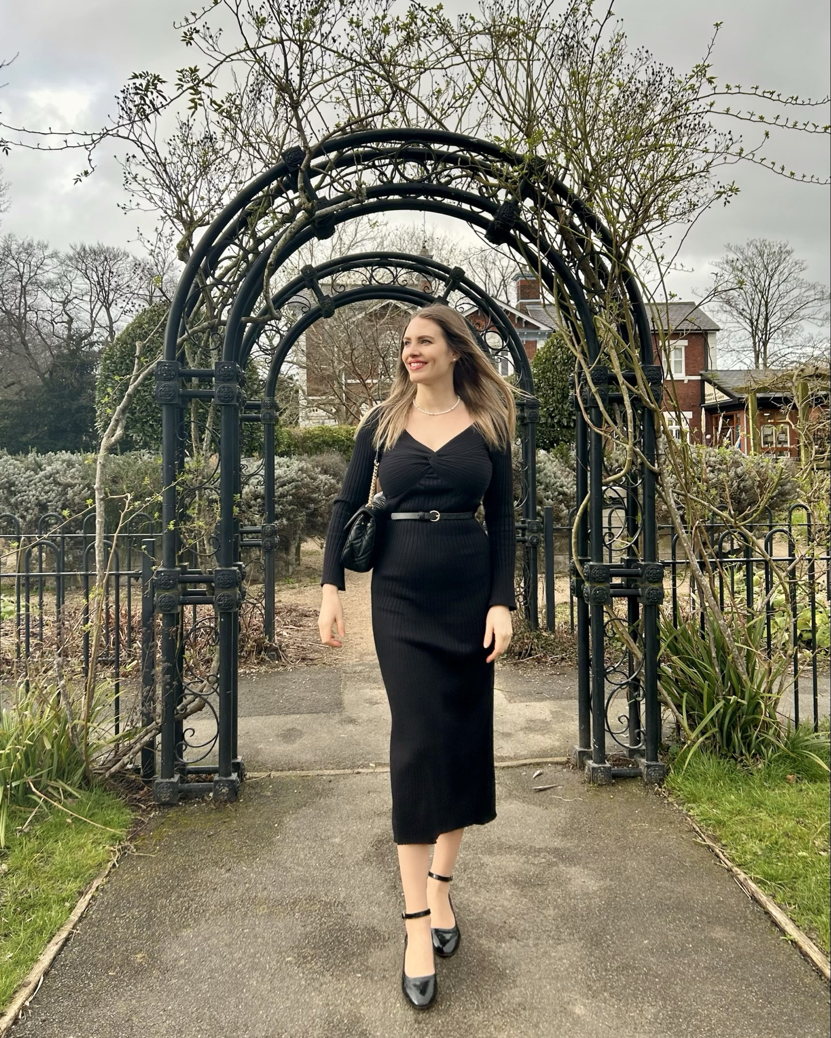 Leave a little sparkle wherever you go ✨

I’ve added a little sparkle to my all-black outfit with this stunning natural Baroque pearl necklace kindly gifted by @emmahollandjewellery AD 🤍✨ Her lovely jewelry is available to shop at @johnlewis and @wolfandbadger ✨

Black dress 🖤 from @allegrakfashion AD 

#blackdress #jewelry #springvibes #elegant #naturelover

#LTKspring #LTKdresses #LTKstyletip