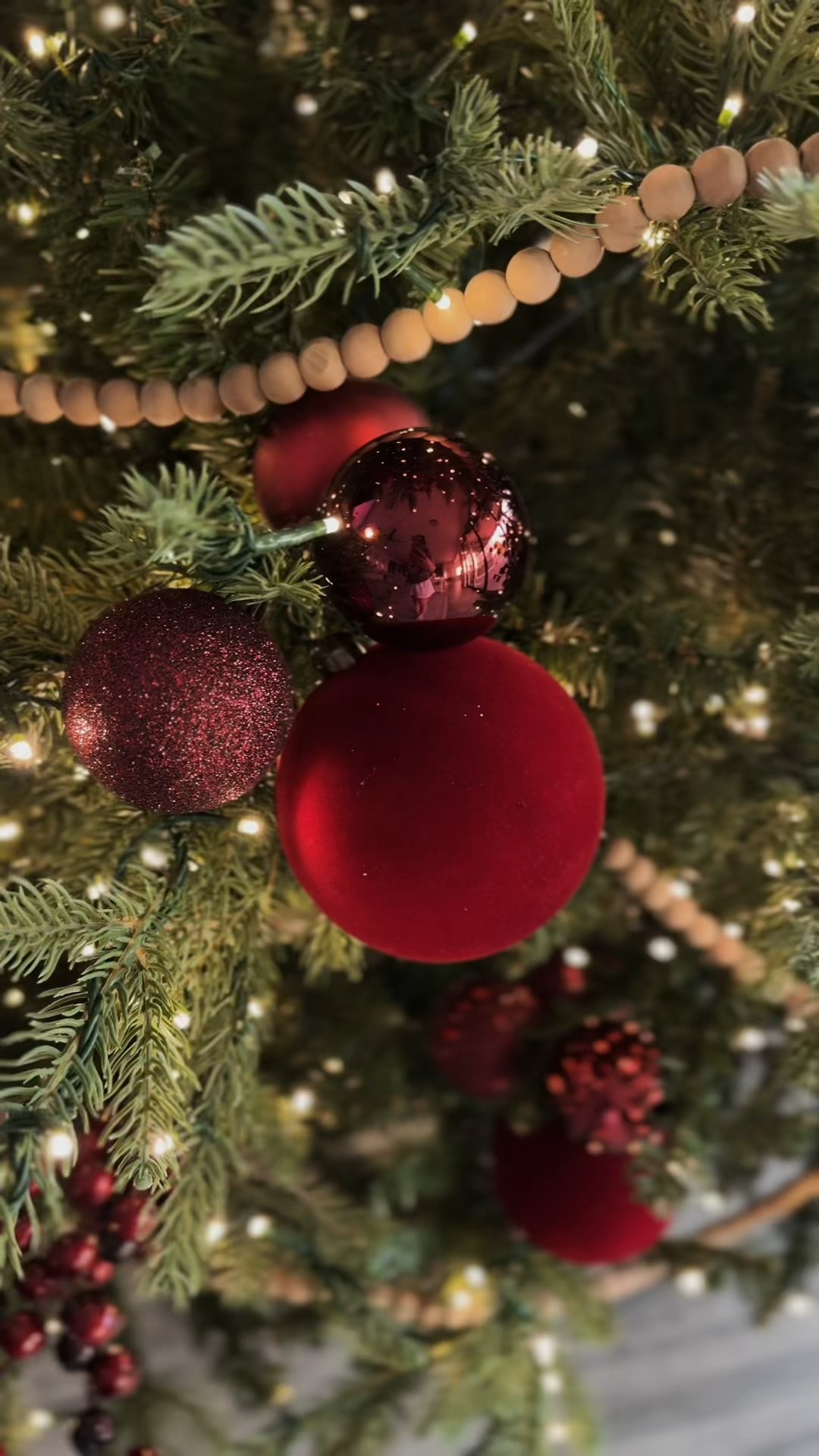 Modern traditional Christmas decor 

#LTKHoliday #LTKSaleAlert #LTKHome