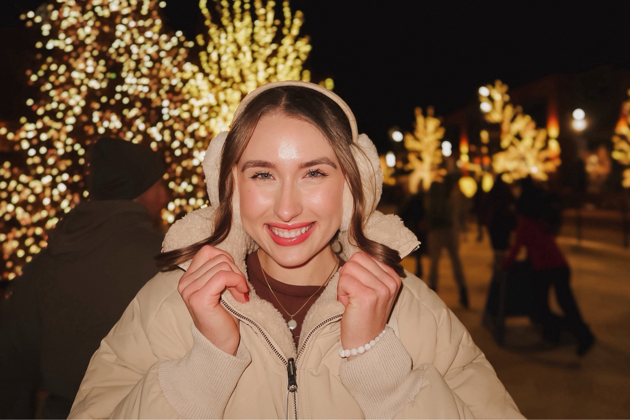 ice skating outfit inspo ⛸️

these all helped me stay cozy and warm the whole night!

•Livingston furry earmuffs in cream

•American Eagle reversible Sherpa jacket in cream size XS

•PUMIEY long sleeve size S in brown

• Abercrombie curve love high rise 90s relaxed jean size 26L in light

•PAVOI 14k gold plated hoops

•Sewyer dainty gold and pearl necklace  


#LTKstyletip #LTKSeasonal #LTKHoliday