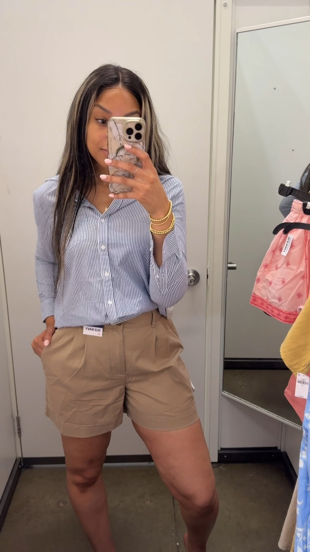 Okayy I fell in love with these khaki chino shorts! Perfect length for Summer size XS so comfy, size S in Boyfriend Shirt 🤎 50% off everything Old Navy ends tomorrow 

Casual summer outfit spring affordable fashion striped blue and white chino shorts preppy classic 


#LTKSaleAlert