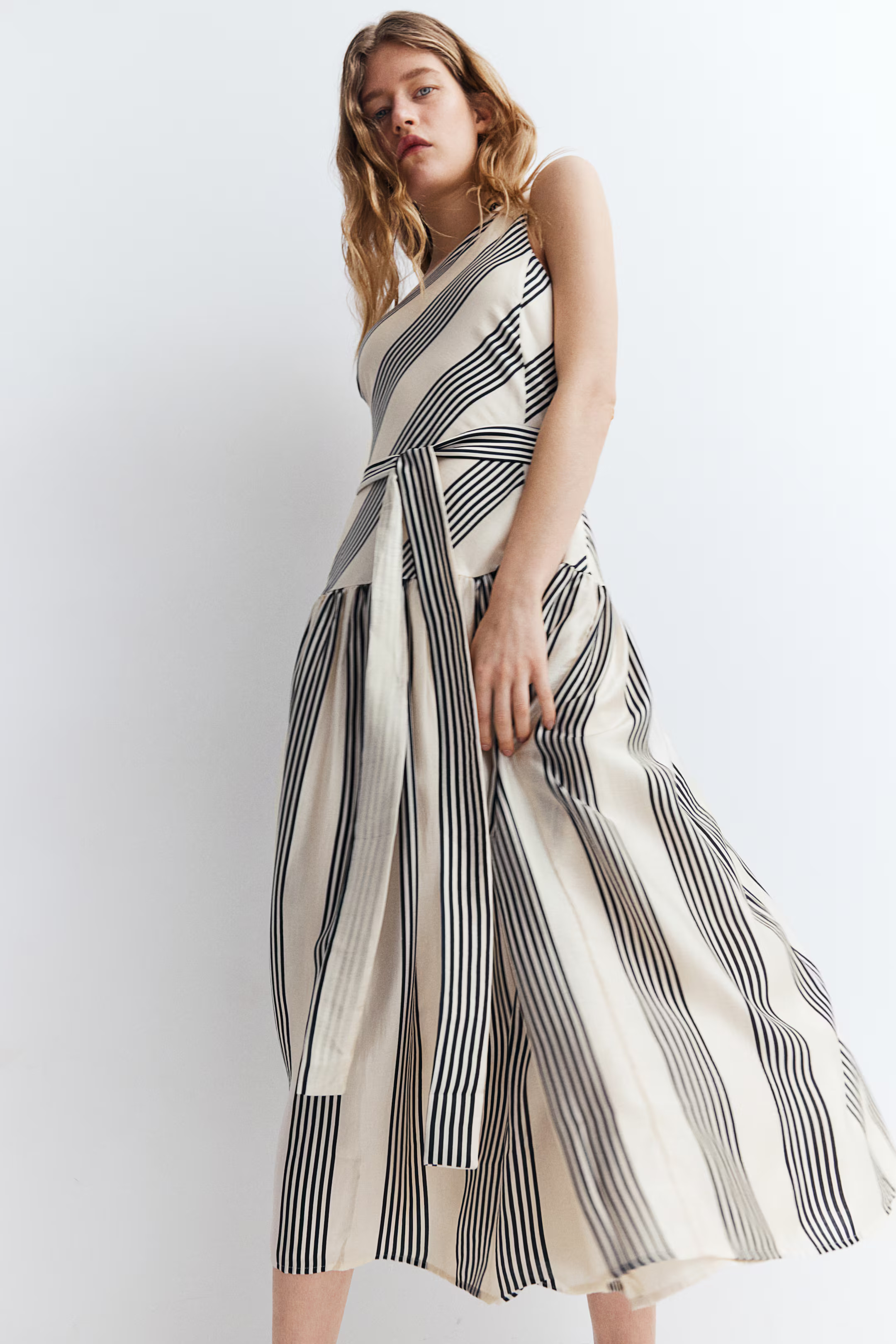 One-shoulder dress | H&M (UK, MY, IN, SG, PH, TW, HK)
