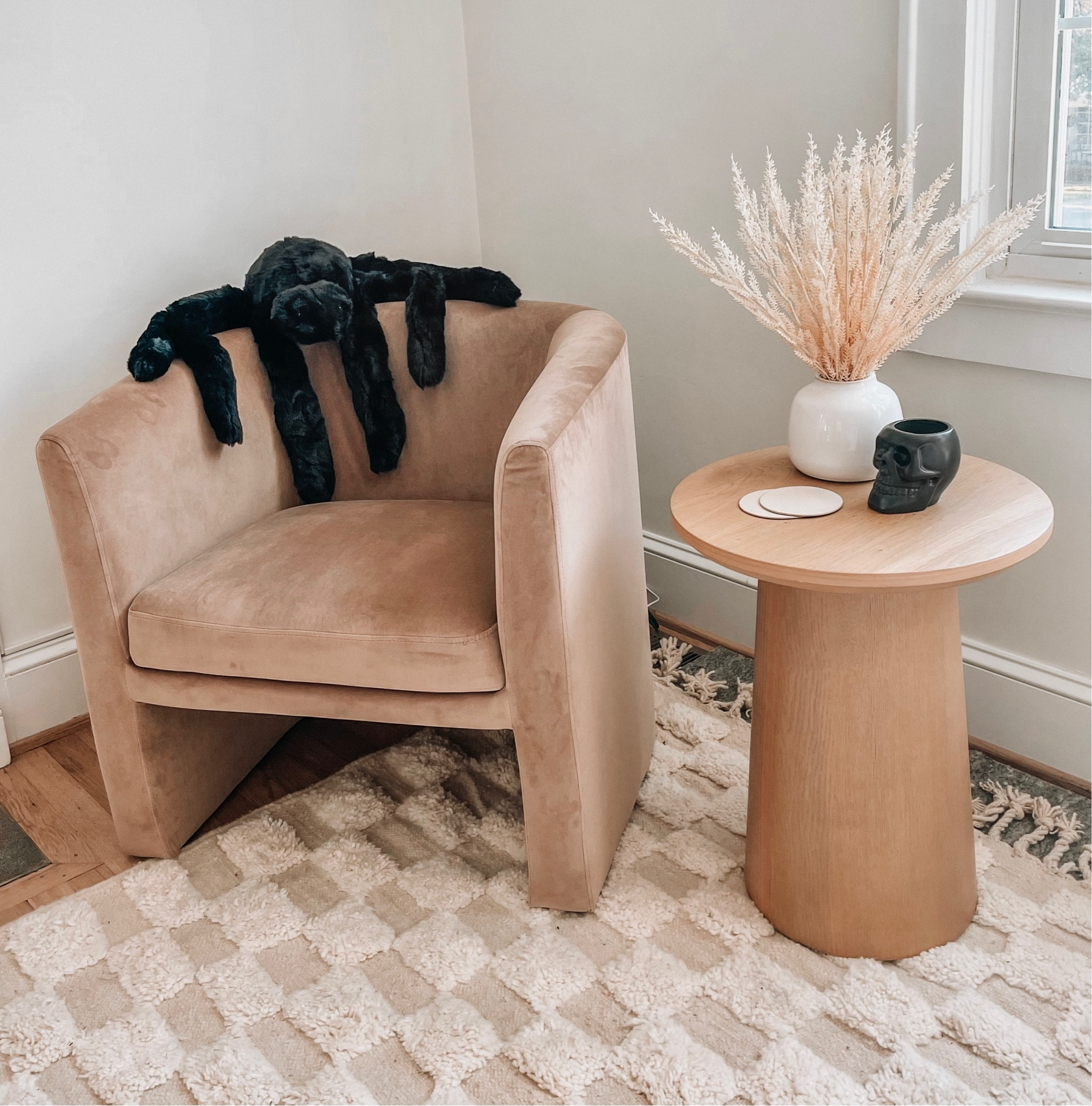 Spooky corner 🕷

#LTKhome #LTKHalloween #LTKSeasonal