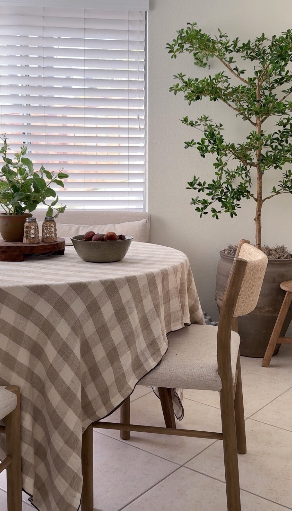 Breakfast nook, dining nook, tablecloth, dining chair, dining room, banquette, dining room ideas, dining nook ideas, breakfast nook ideas, kitchen nook 

#LTKHome #LTKSeasonal