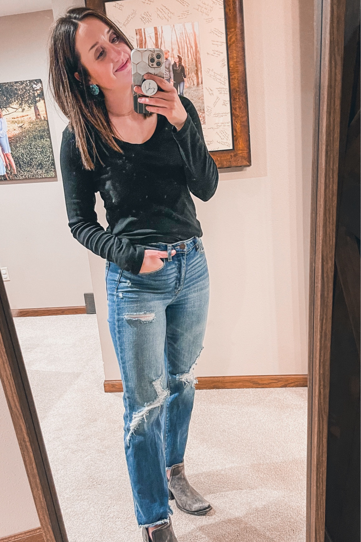 Another spin on the straight leg jeans! Top is a medium, jeans are a 26, boots are a 9.

#LTKfindsunder100