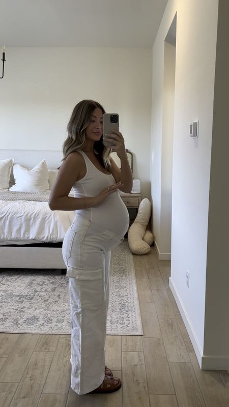 27’s in these white maternity jeans! 

#LTKBump