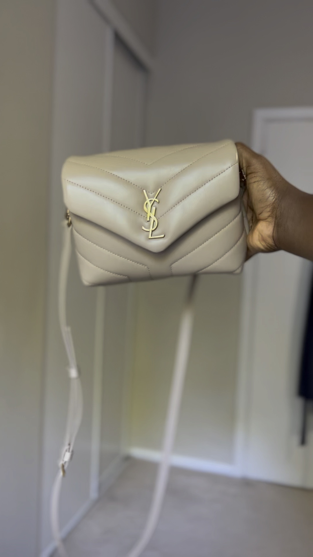 YSL TOY LOU LOU bag is one of favorite designer bag this year, the nude color goes with almost style of clothing/occasions. It comes with a brass gold hardware logo or silver logo, so many color options too. | YSL | Saint Laurent | Nude Bag | 

#LTKitbag #LTKstyletip