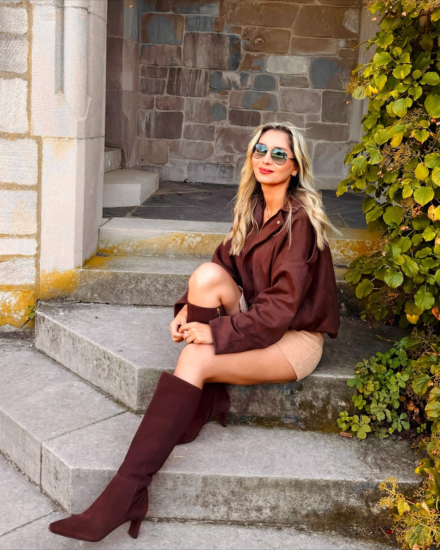 My favorite brown suede jacket! 
Boot season… yay or nay? 🤎🫶
به این استایل از ۱-۱۰ چند میدید؟

#fallstyle #autumnoutfit #fallfashion2025 #nycoutfits #fallchic #streetstyleinspo #softglam #tehranstyle