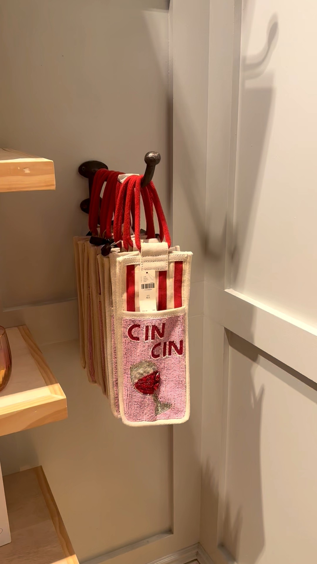  A bag that can hold much more than just wine 🍷 

Water bottles
Flowers 
Candles + matches
Snacks 
Anything else I’m missing??

#LTKootd #LTKHoliday #LTKGiftGuide