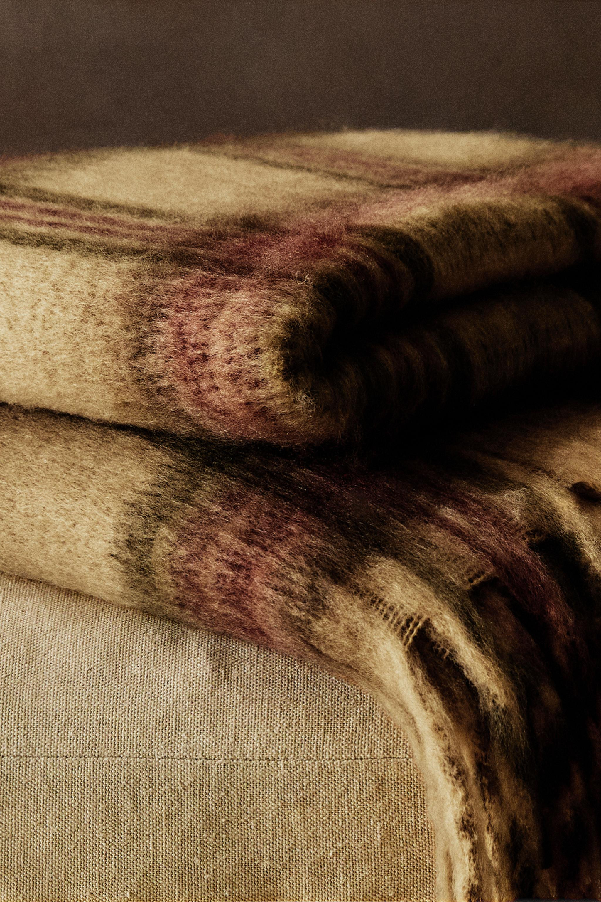 COPERTA MORBIDA A QUADRI CON FRANGE | Zara IT