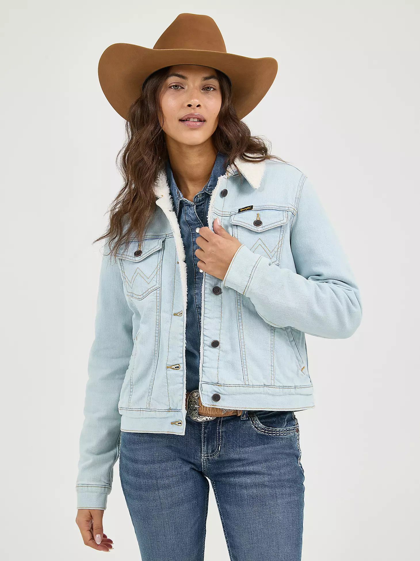 Women's Wrangler Retro® Sherpa Lined Western Denim Jacket in Bleached Denim | Wrangler