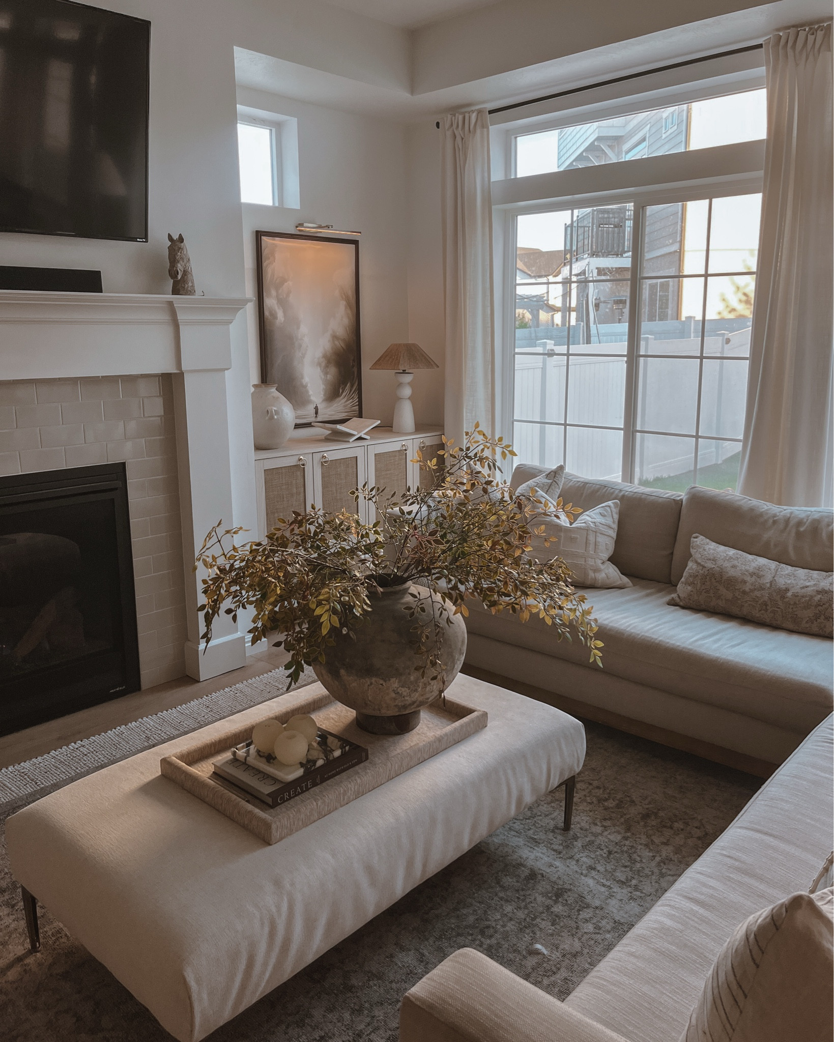 Recent stills I took while the sun went down… 📷🤍





#bible #livingroom #home #decor #neutral #earthy #sideboard #cabinet #rug #lamp

#LTKHome #LTKStyleTip #LTKFindsUnder100