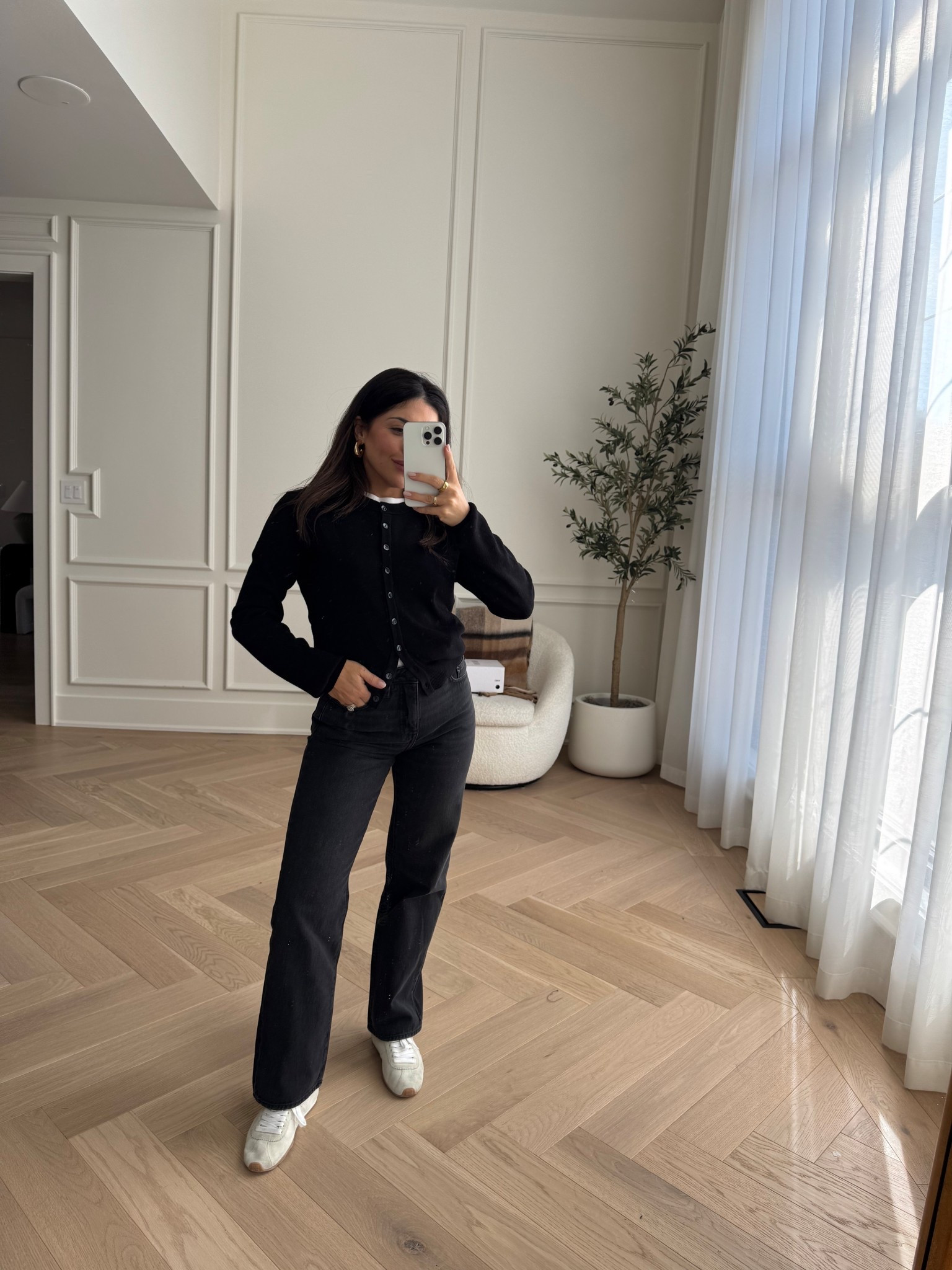 Casual look 🖤

Tshirt - size XS
cardigan - size S
Jeans- size 25 short

#LTKstyletip #LTKspring #LTKcanada