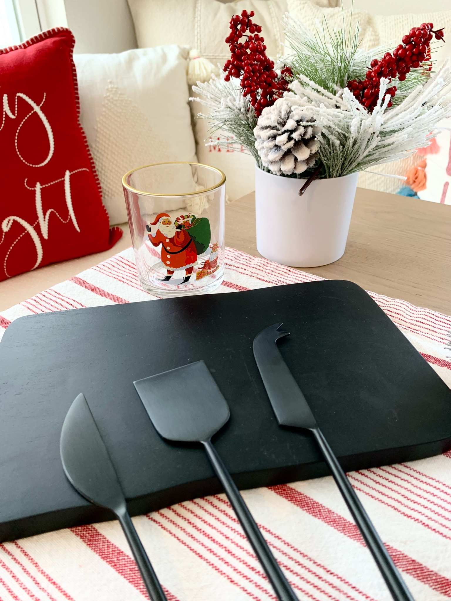 Holiday hosting tablescape 

#LTKhome #LTKHoliday #LTKSeasonal