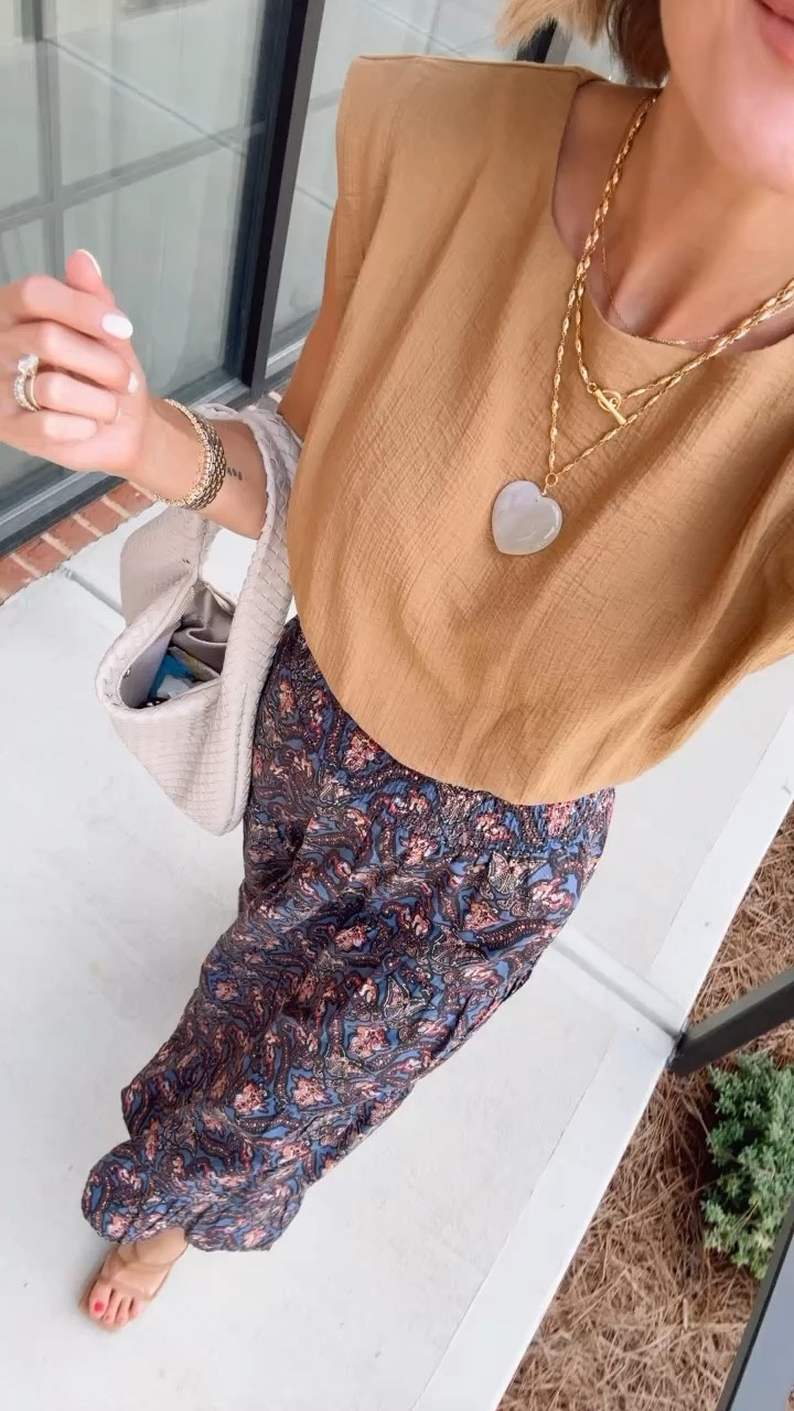 This is an outfit I wore to work this week! So cute! Wearing XS!

Loverly Grey, Target finds, Anthropologie finds, workwear, work finds, work outfit, teacher outfit, midi skirt 

#LTKWorkwear #LTKStyleTip #LTKBacktoSchool