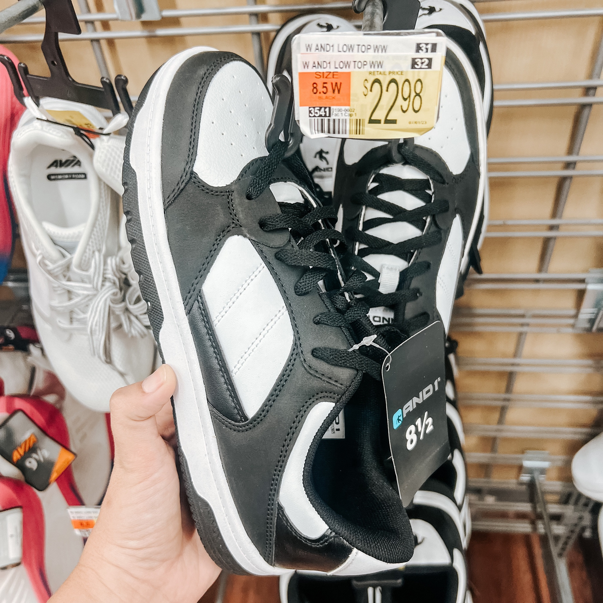 Love these AND1 sneakers from Walmart! They are great if you love Nikes but don’t want to spend the money. They come in a super cute blue as well.

#walmart
#walmartfinds
#sneakers
#nike
#and1
#walmartfashion

#LTKshoecrush