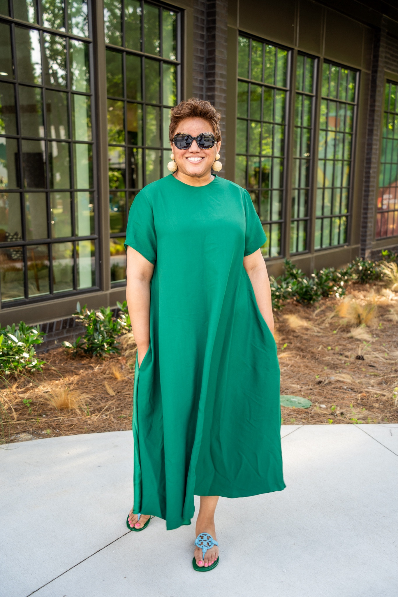 The perfect, easy breezy summer dress!  I LOVEEE this silhouette SOOO much. It’s flowy and perfect to help beat the summer heat!  This beautiful dress is offered in multiple colors, multiple textures, and multiple lengths. I purchased my typical size XL. Swipe left to see a fitting room picture featuring a new color in linen in this silhouette (I purchased my typical size XL in the linen version, too). 👗✨✨