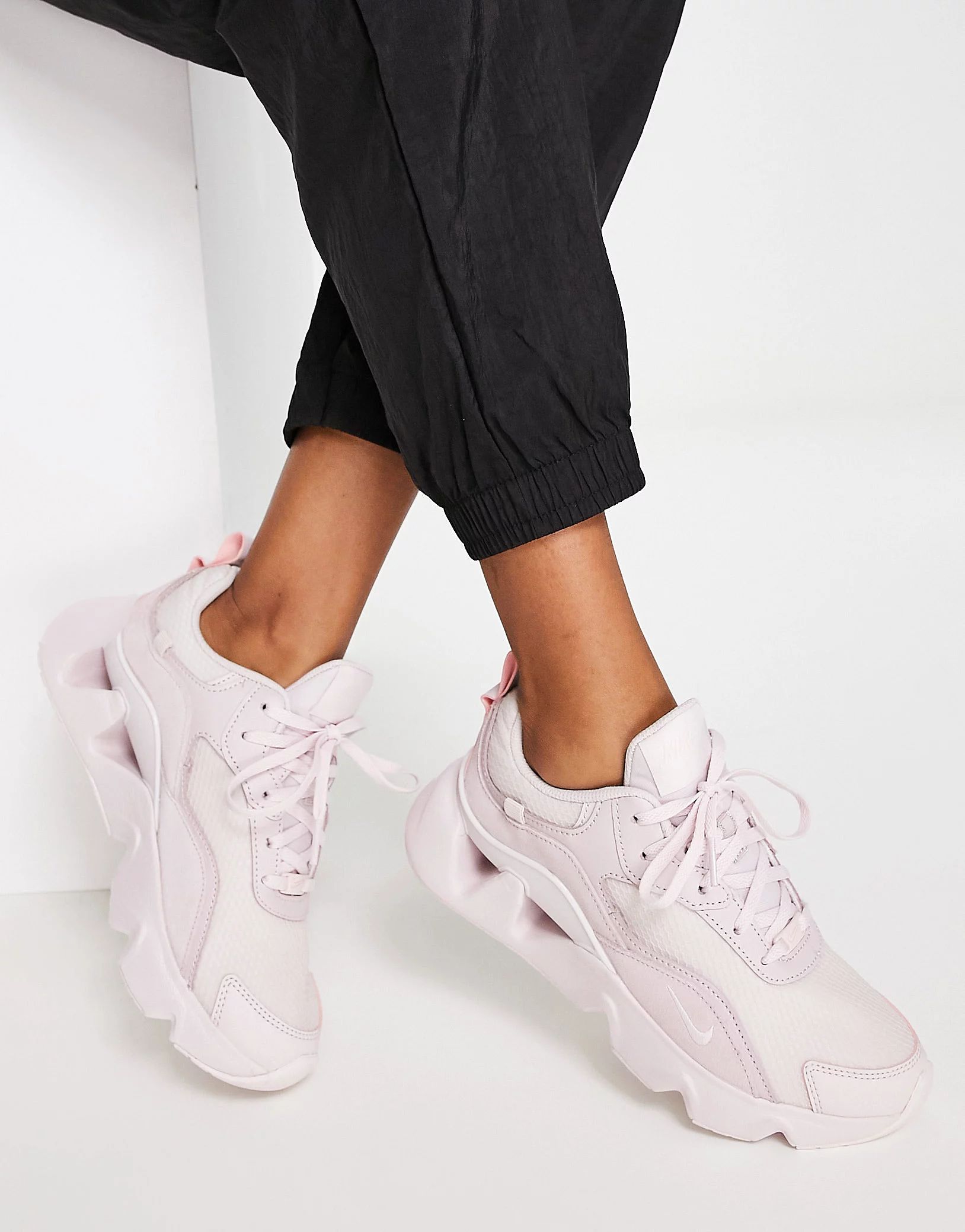 Nike Ryz 365 2 sneakers in light pink | ASOS (Global)