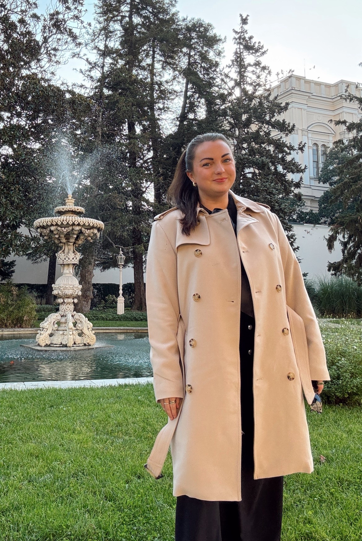 These are the items I wore in Istanbul, Türkiye! 

H&M doesn’t seem to have my trench coat at the moment - annoying - so I’ve linked some similar options. Same with the taupe brown sweater, they don’t seem to have it anymore so I’ve linked some other options! Happy shopping. :) 